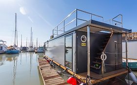 Azvalia Luxury Casa Barco New York And Texas-Unique Houseboat Experience